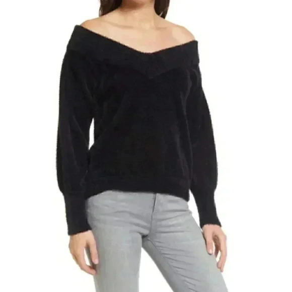 NWT Chelsea28 Fuzzy Cozy Eyelash Sweater in Black - Picture 1 of 6